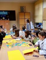 Kliknij aby zobaczyć album: Uczniowie ostrowskiej siódemki solidarni ze swoimi rówieśnikami z Ukrainy